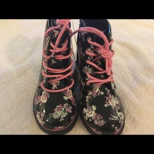 Children's Place combat boots girl size 10